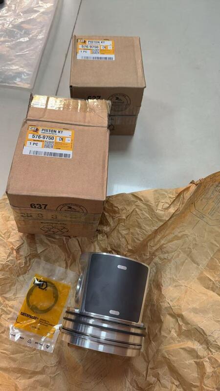 Peças originais do motor da escavadeira CAT, com todos os tipos de modelos de escavadeiras disponíveis. Pistão Original da Escavadeira CAT: Material de alta resistência garante saída de potência eficiente.